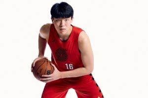 杨瀚森需要提升的地方还很多 特别是力量上的差距、犯规多的问题